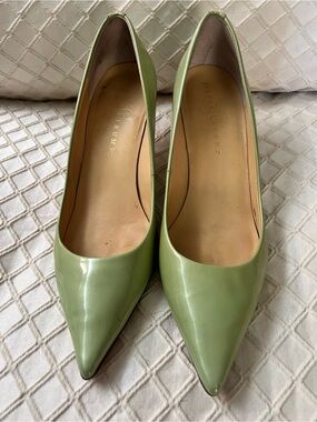Ivanka Trump Light Green Pointed-Toe Patent Leather Pumps 10M Leather lined&sole
